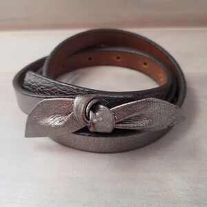 Banana Republic Women's Skinny Metallic Pebbled Leather Bow Belt XS/S Feminine